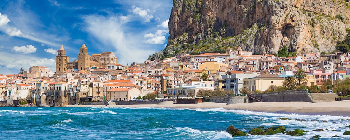 The city of Cefalu The city of Cefalu