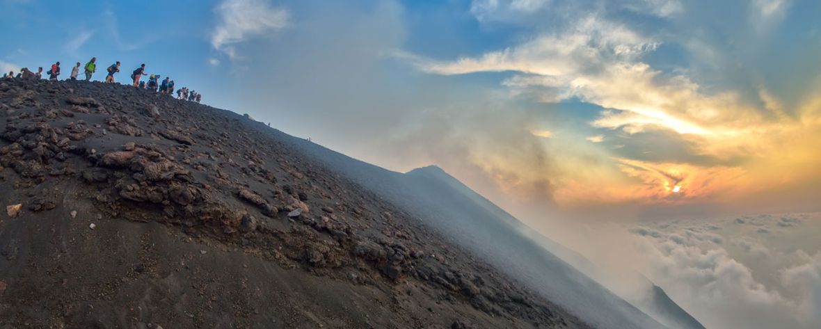 Výstup ke kráteru na ostrově Stromboli Výstup ke kráteru na ostrově Stromboli